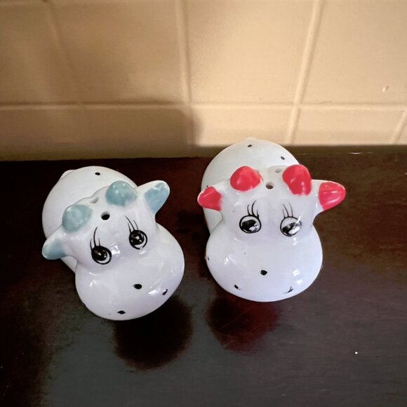 Adorable Vintage Colourful Cows Salt & Pepper Shakers - Picture 7 of 7